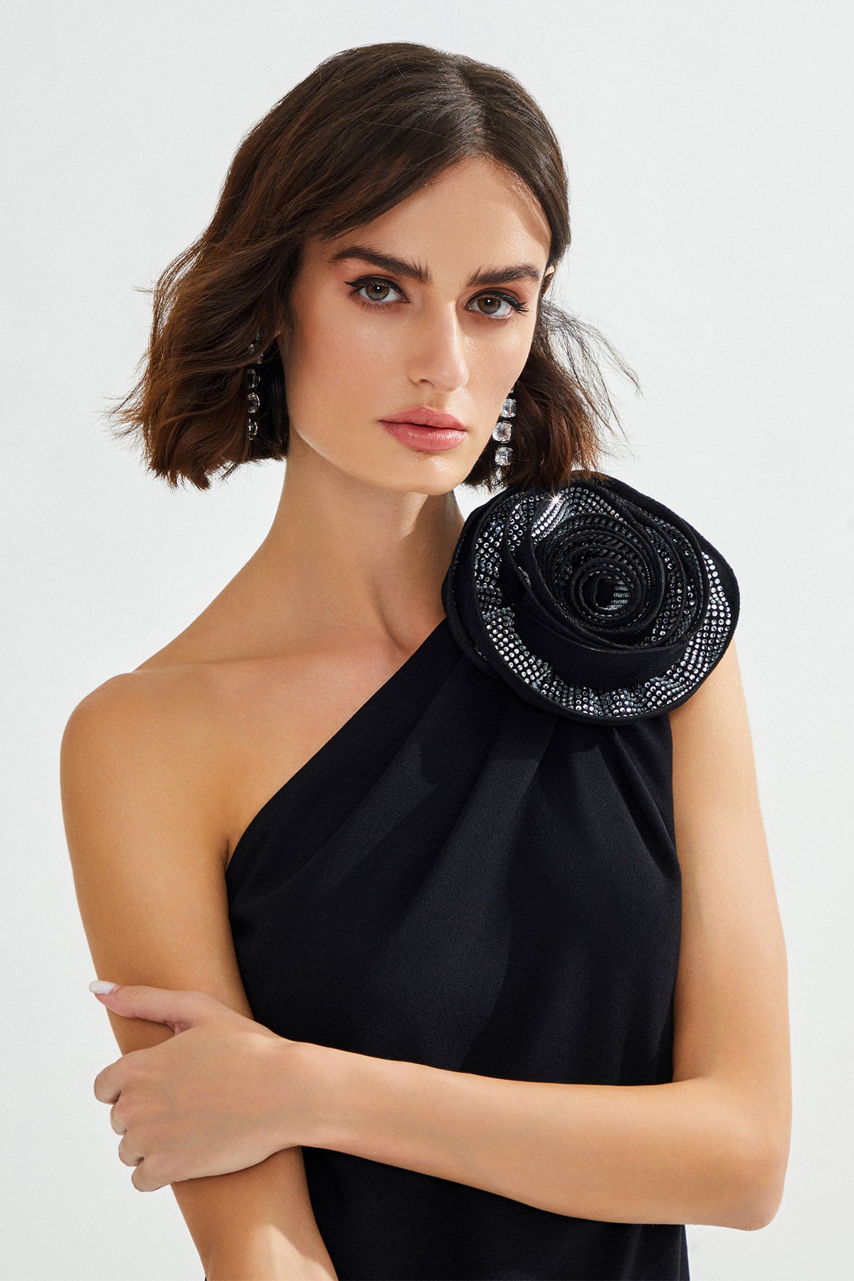 GENNIE Tek Omuz Çiçek Detaylı Siyah Maxi Elbise