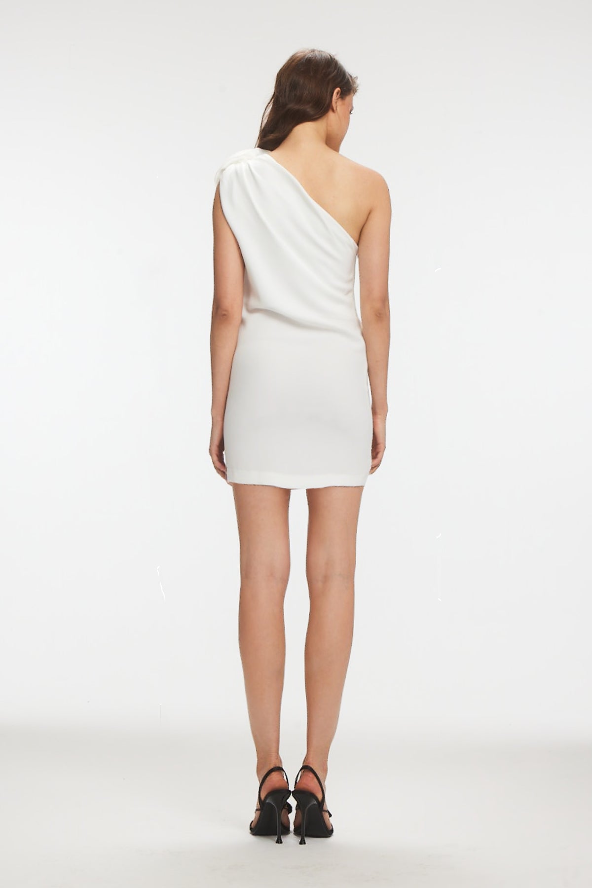 SHAYNA Tek Omuz Çiçek Detaylı Beyaz Mini Elbise