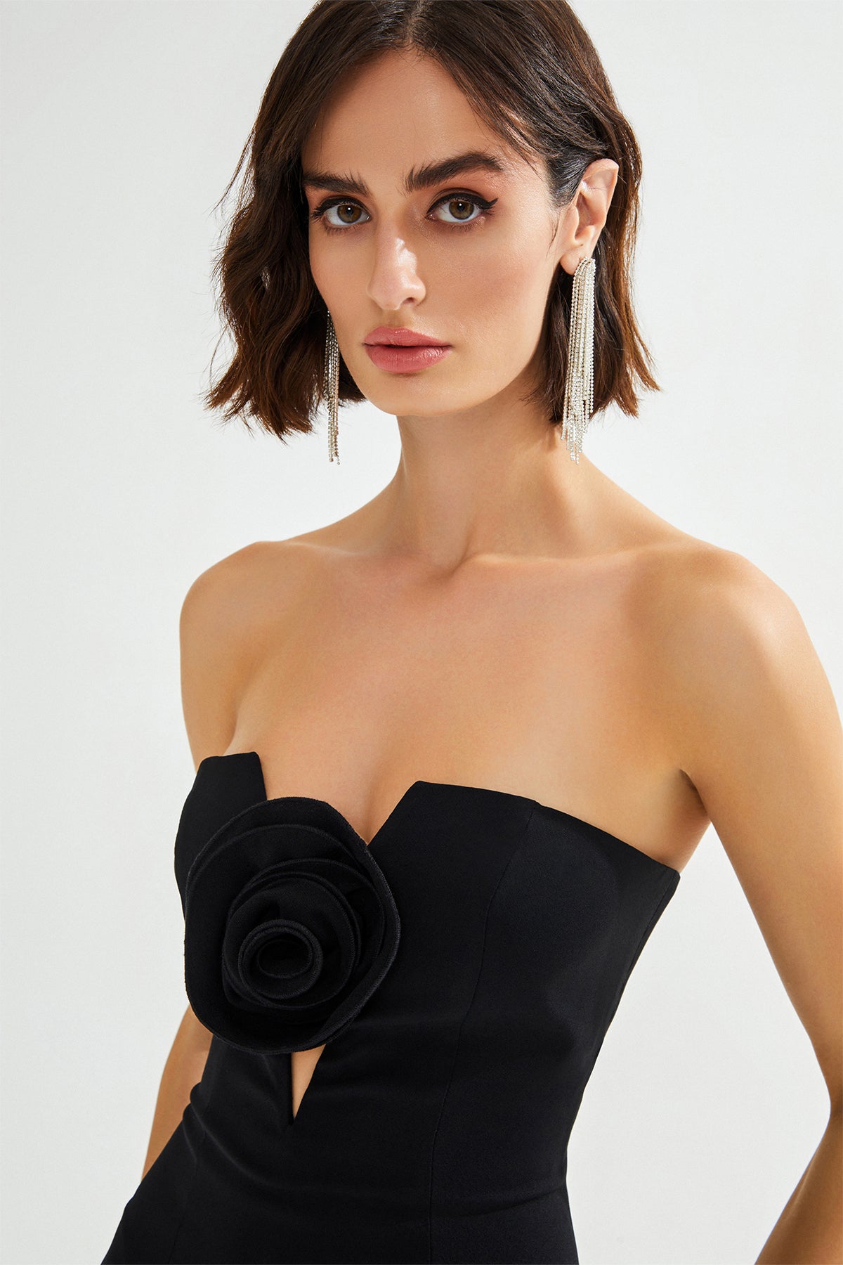 CHERIE Gül Detaylı Krep Mini Siyah Elbise