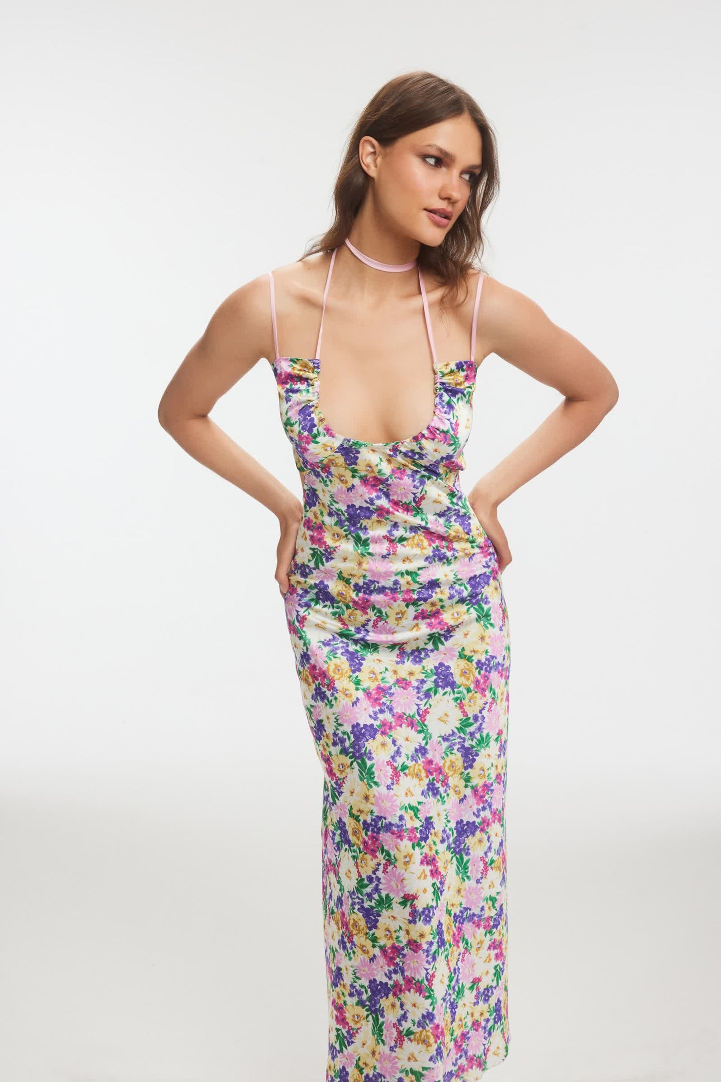 ROWEN Büzgülü Pembe Çiçek Desenli Midi Elbise